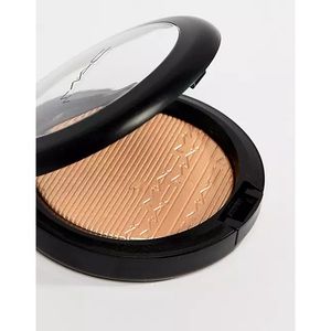MAC WHISPER OF GILT EXTRA DIMENSION SKIN FINISH